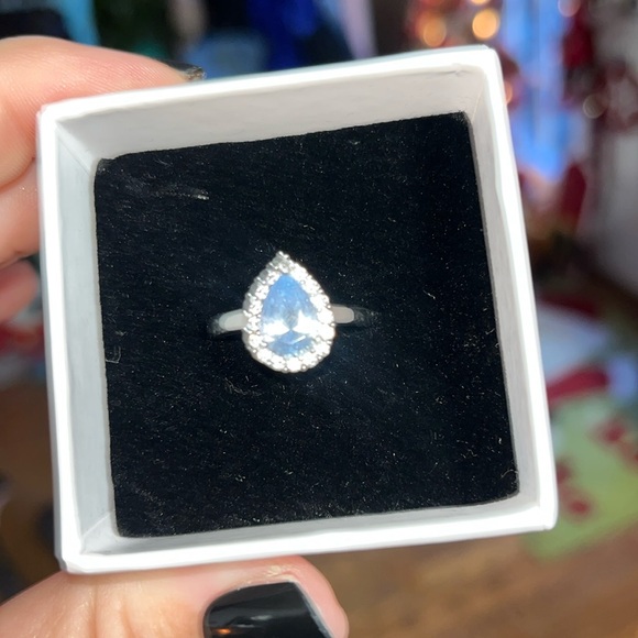 Pear Shaped Sterling Silver .925 Ring - Picture 3 of 3